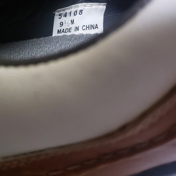 Athletic_Shoes
